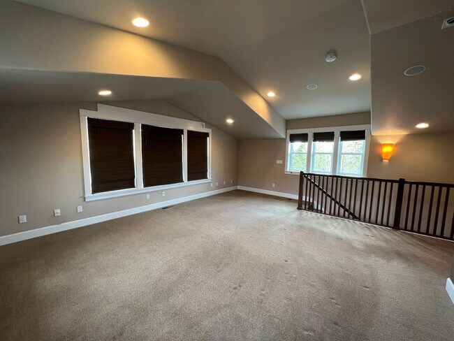 Building Photo - Spacious home with a large bonus room!  We...