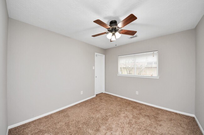 Building Photo - 4915 Pecan Grove Dr