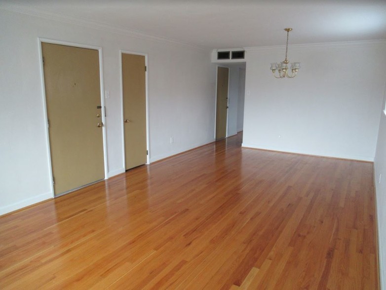 Main Living Room & Dining Room Area cont. - 5400 Eichelberger St