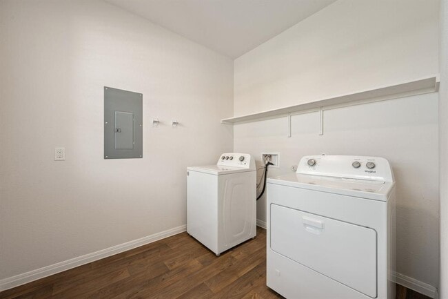 Building Photo - 409 Emerald Cv