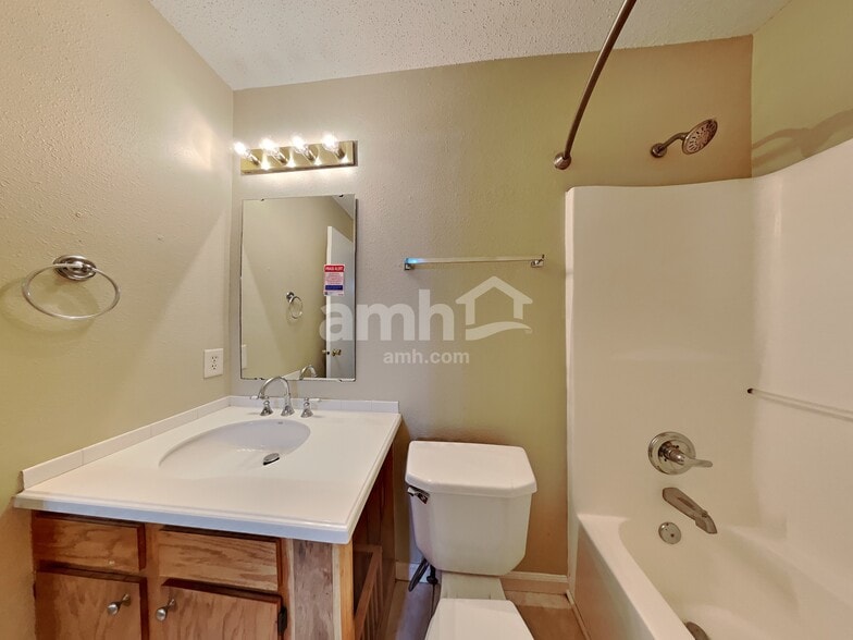 Building Photo - 414 Polaris Dr