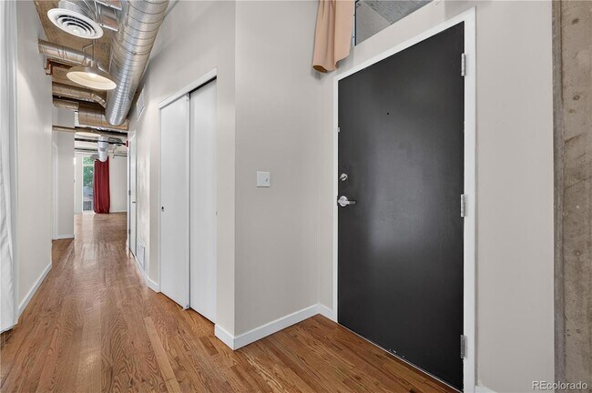 Building Photo - 3201 Shoshone St