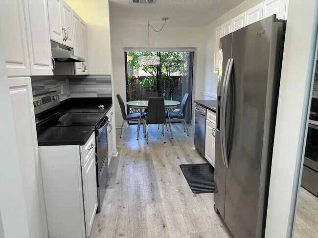 Building Photo - 3953 Cocoplum Cir