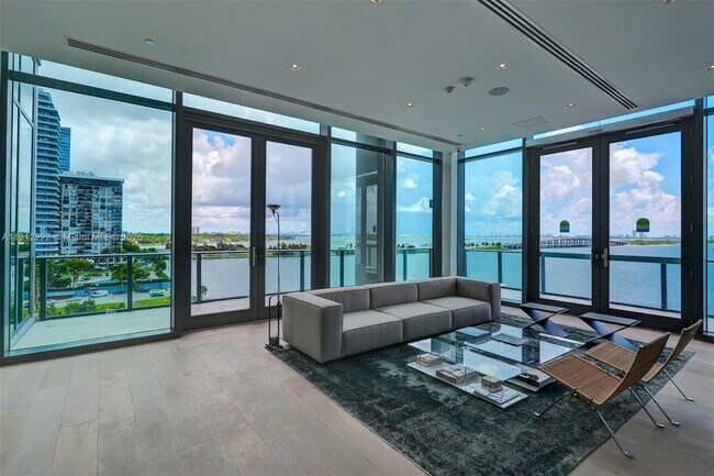 Building Photo - 3131 NE 7th Ave