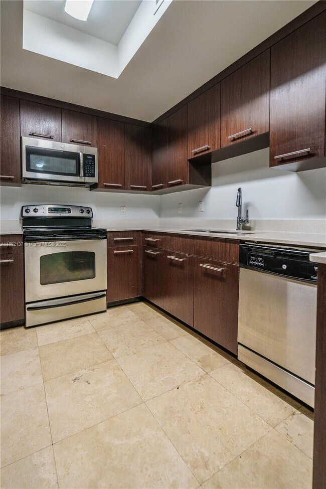 Building Photo - 300 Majorca Ave