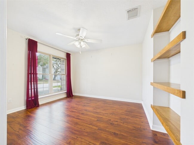 Building Photo - 4819 10 Sleep Ln