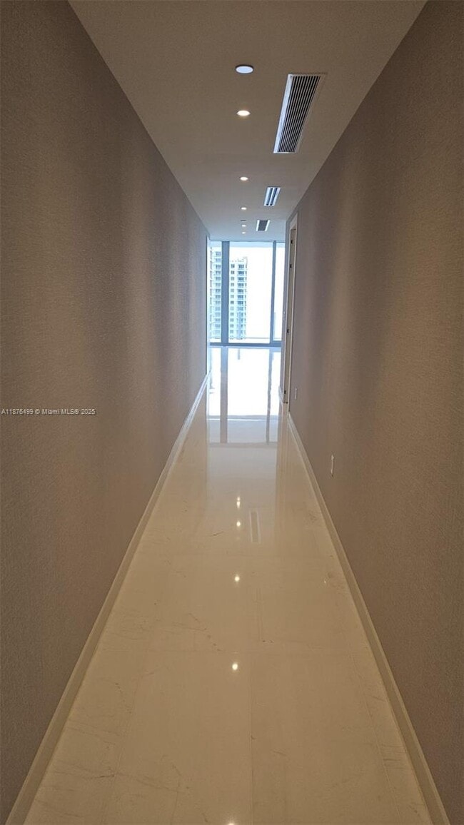 Building Photo - 300 Biscayne Blvd Way