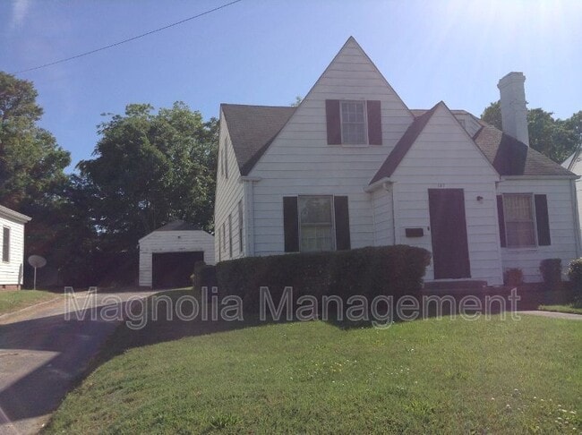 Primary Photo - 137 W Andrews Ave