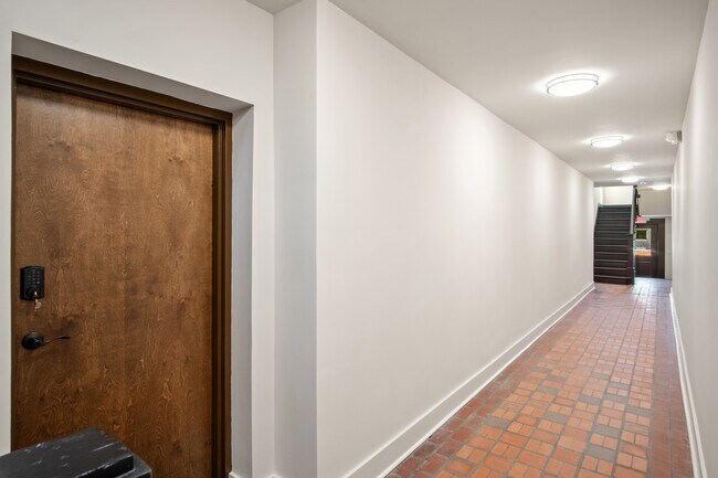 Building Photo - Graham Apartments
