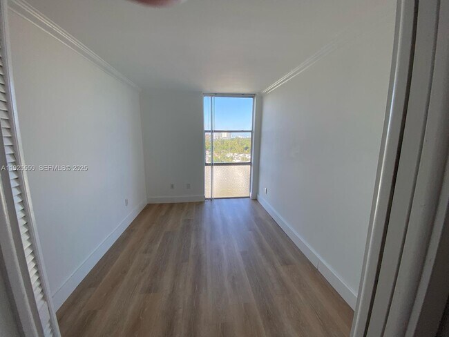 Building Photo - 2350 NE 135th St