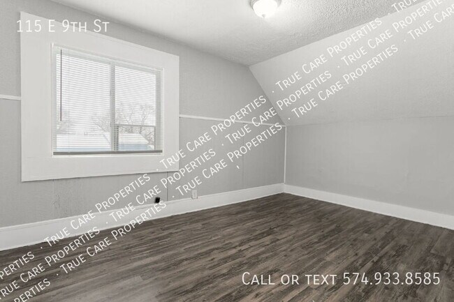 Building Photo - 115 E 9th St