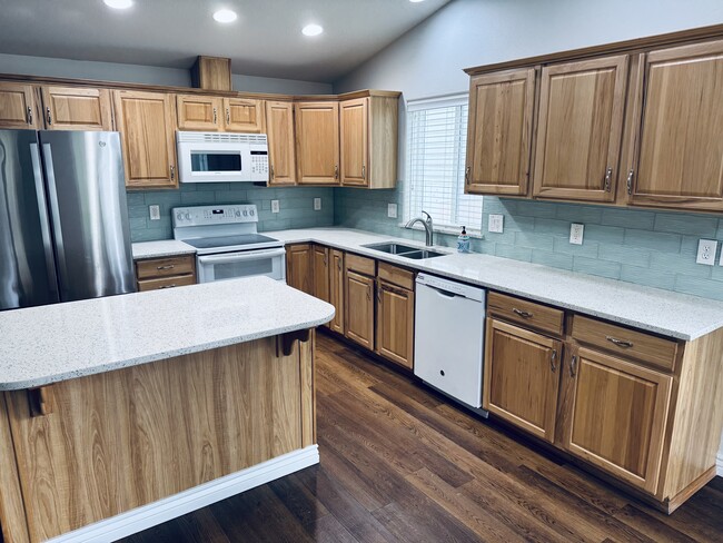 Building Photo - 211 Iowa St