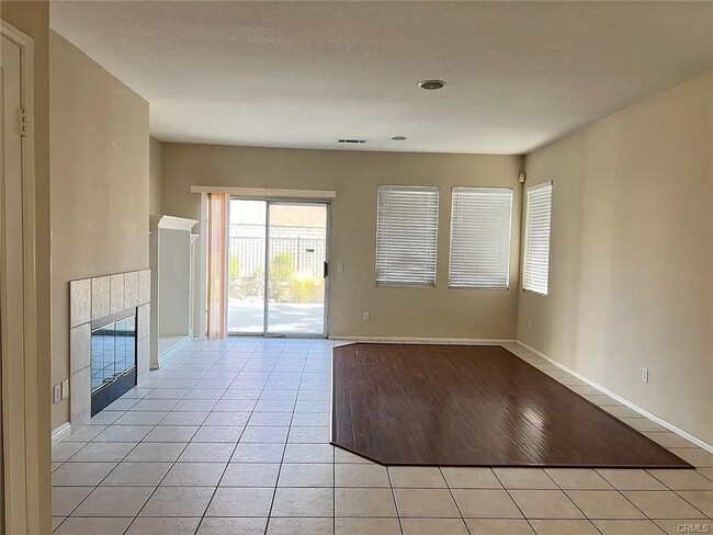 Building Photo - 28379 Hillsdale Ave