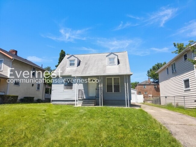 Building Photo - 749 Racine Ave