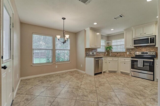 Building Photo - 10657 Royal Cavins Dr
