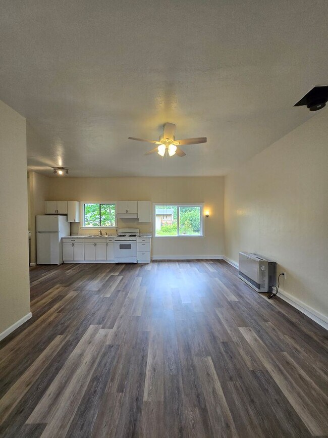 Building Photo - 1 Bedroom 1 bathroom in Rainier