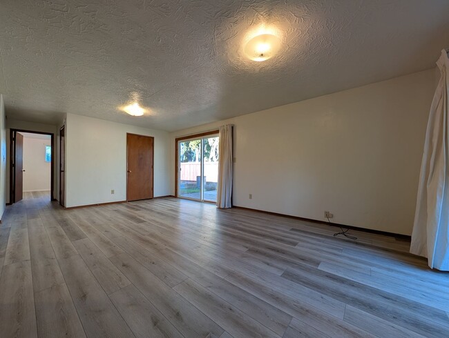 Building Photo - Great 2 bed/1 bath duplex in Santa Clara!