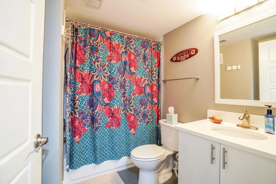 Building Photo - 22 E Heath St