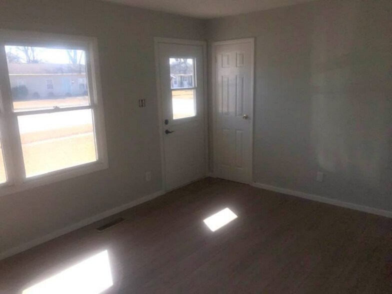 Building Photo - 2208 Shasta Dr