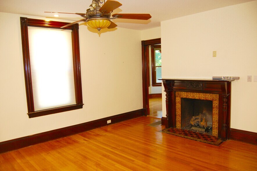 Building Photo - 16 Kent Sq