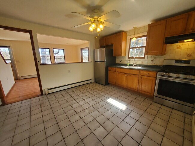 Building Photo - 5 Woodlawn Ave