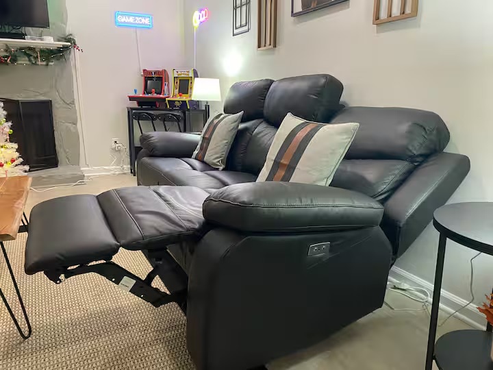 Building Photo - Room in Townhome on Baker Ct