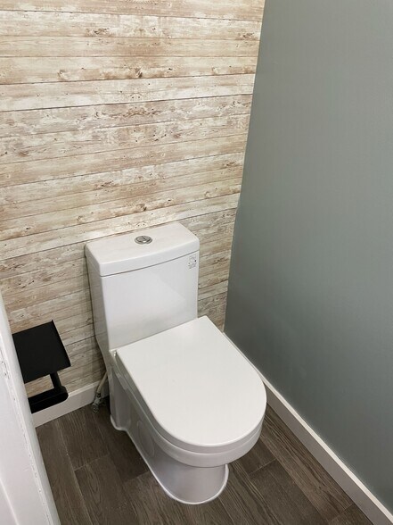 1st Floor Bathroom - 97 Lancelot Ln