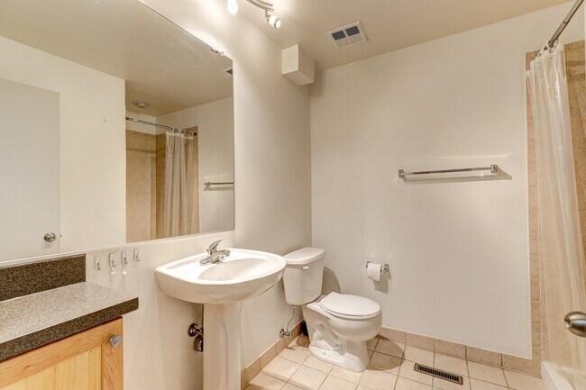 Building Photo - 1726 Aliceanna St