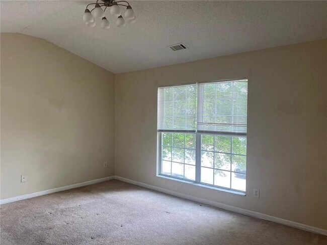 Building Photo - 2858 Parkway Close