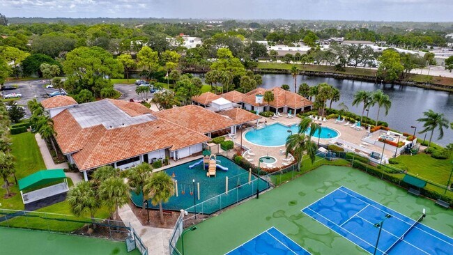 Building Photo - 1004 Landings Blvd