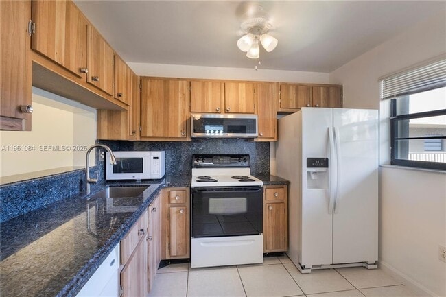 Building Photo - 10855 SW 112th Ave