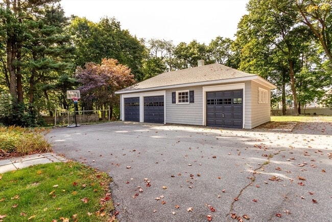 Building Photo - 34 Brush Hill Ln