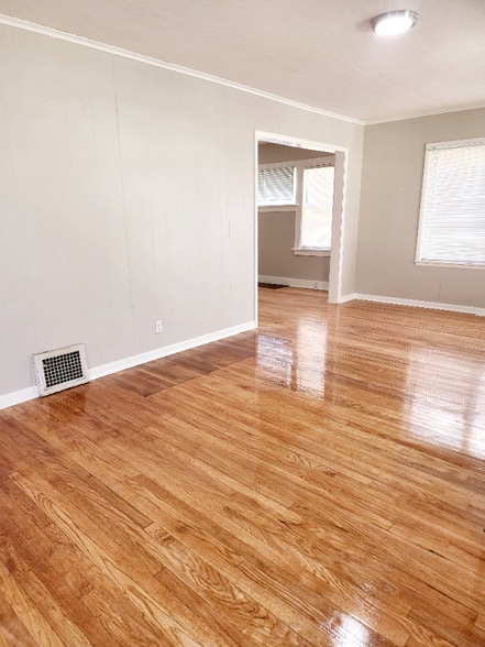 Building Photo - 402 Van Brunt Blvd