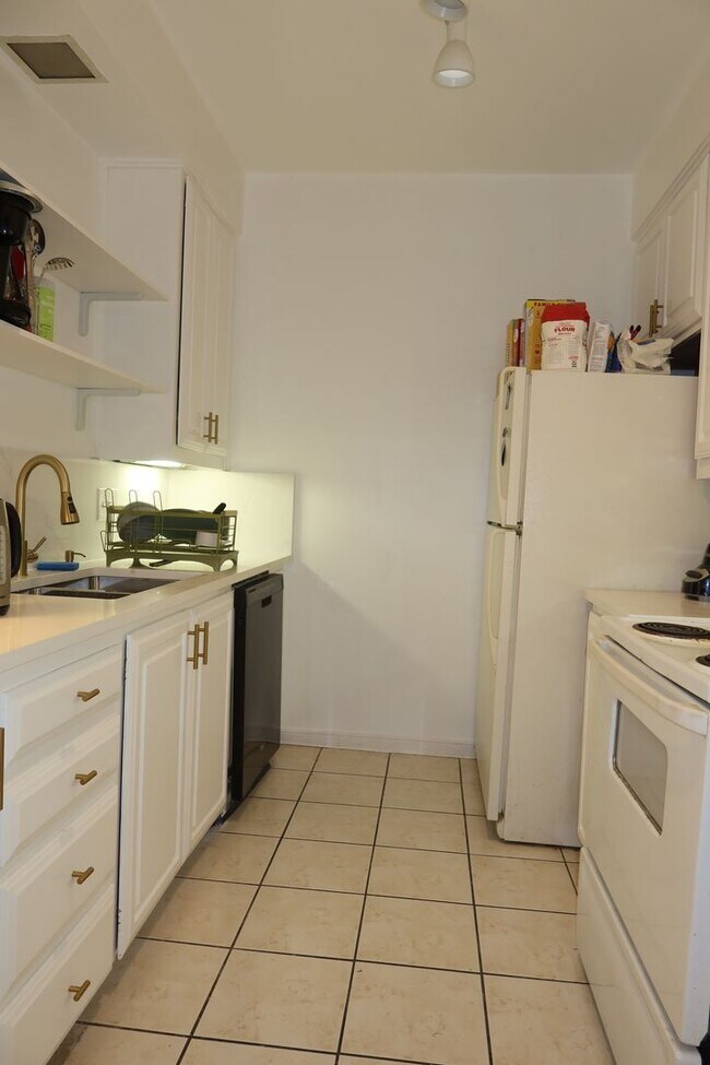 Building Photo - Pre-Lease - Beautiful 3 Bedroom 2 1/2 Bath...