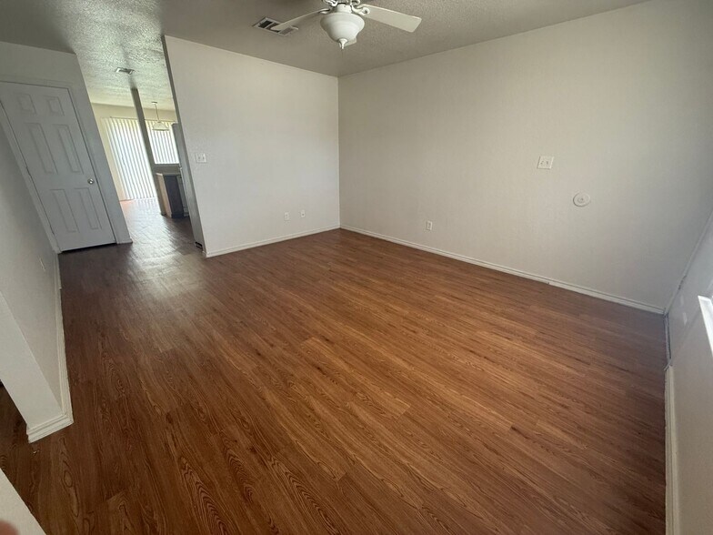 Building Photo - 3301 Hereford Ln