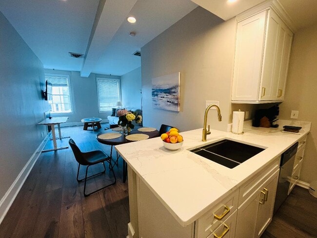 Building Photo - 105 W Oglethorpe Ave