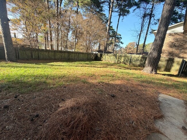 Building Photo - Large home ready for tenant....