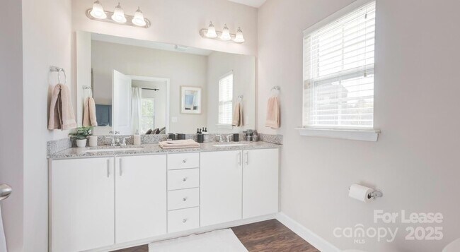 Building Photo - 10154 Enniscrone Rd