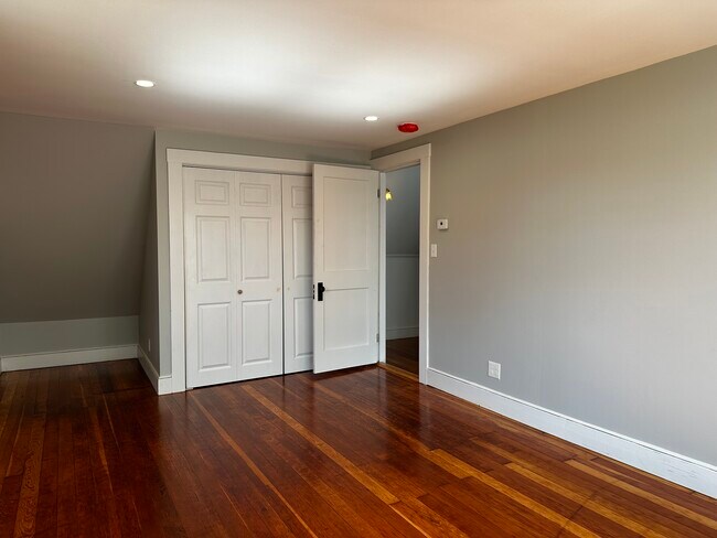 Building Photo - 96 Adams St