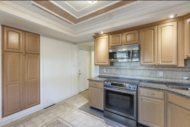 Building Photo - Beautiful 3-Bed 1.5-Bath House in Waterloo