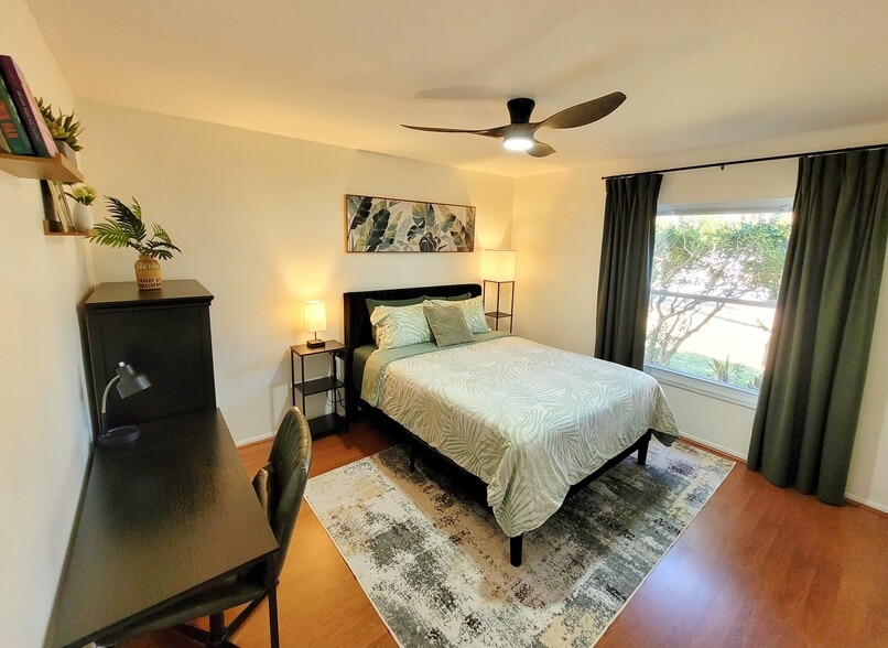 Building Photo - 1911 Tarpon Ct