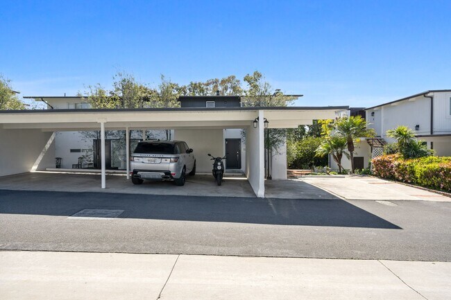 Building Photo - 4200 Shorecrest Ln