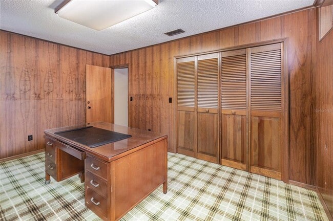 Building Photo - 2020 Venetian Way