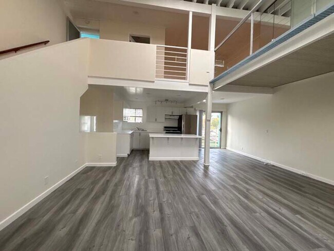 Building Photo - 915 Broadway St