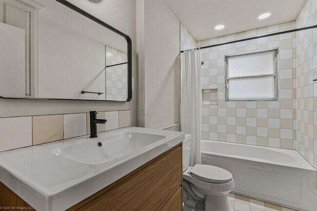 Building Photo - 1351 Dell Oak Dr