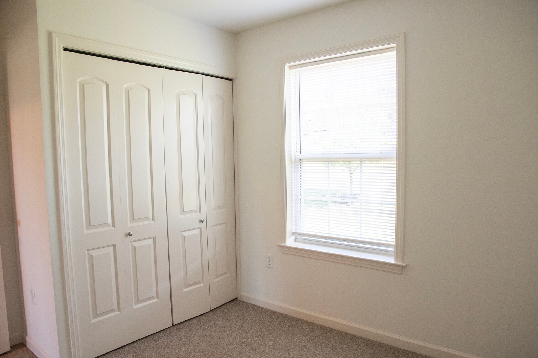 Building Photo - 635 Winding Ln