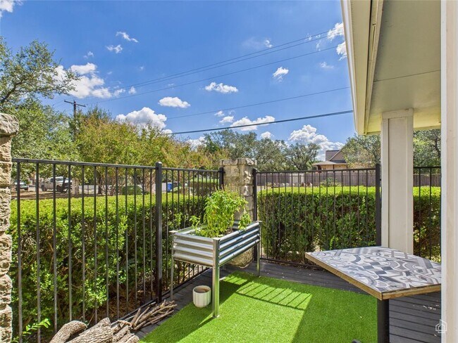 Building Photo - 5306 Beacon Dr