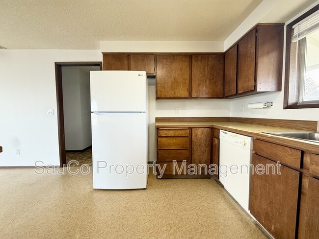 Building Photo - 344 S 2nd St