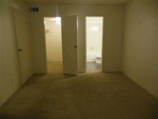 Building Photo - 6500 Sands Point Dr