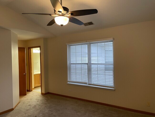 Building Photo - 113 N Barton Trail